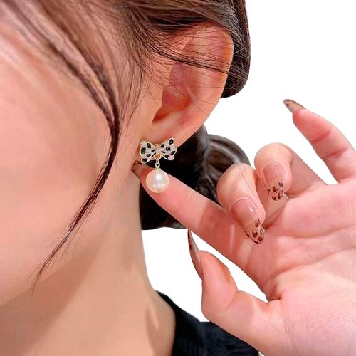 Brinco Feminino Delicado Laço Xadrez Pérola Dourado Strass