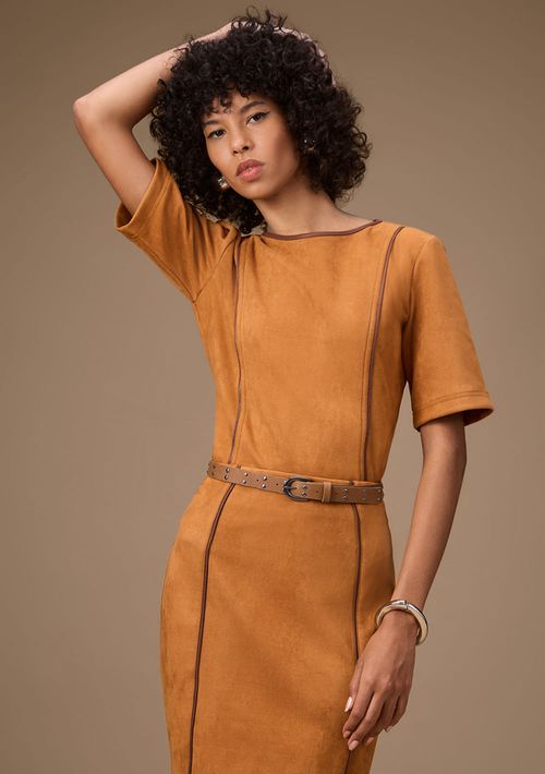 Camiseta Maria.Valentina Solta Decote Careca Manga Curta Padrão Marrom