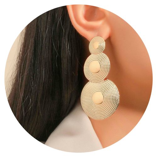 Brinco Geométrico Dourado com Design Elegante e Textura Luxo